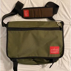Manhattan Portage Large Europa Bag Olive color